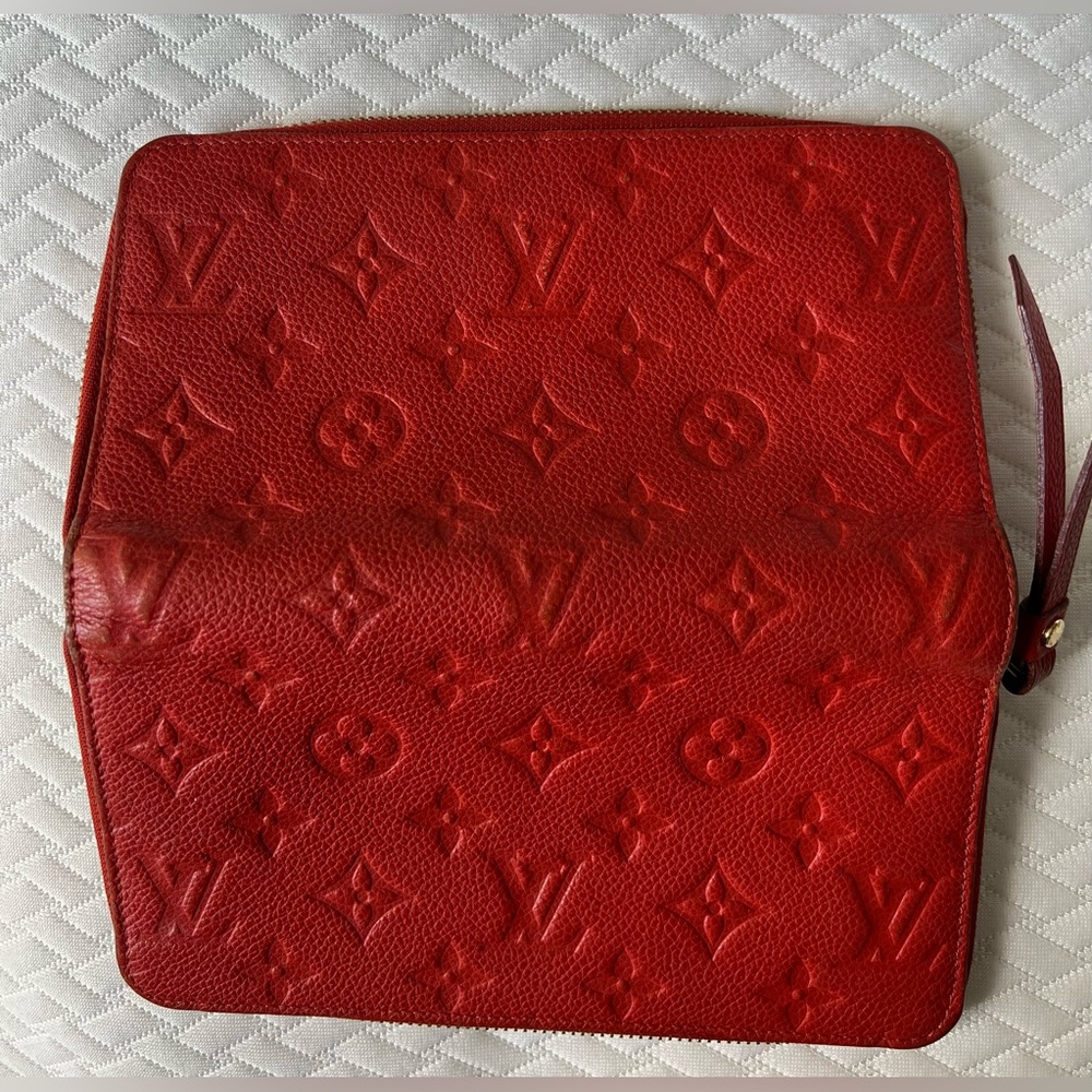 Louis Vuitton empreinte secret zip around wallet in good condition.